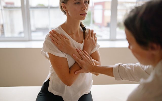 Five Signs You May Need Neck Pain Treatment